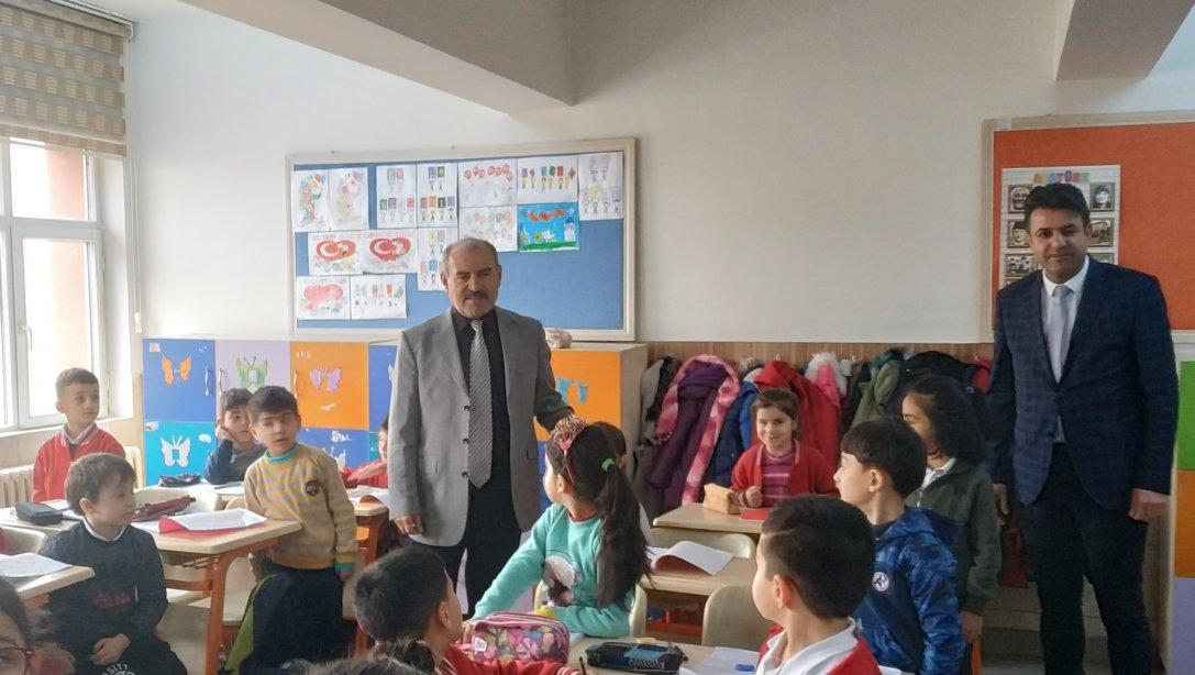 İlçe Milli Eğitim Müdürümüz Hayati AKTÜRK Şehit Astsubay Sedat Mert Cumhuriyet İlkokulumuzu ziyaret ederek incelemelerde bulundu.