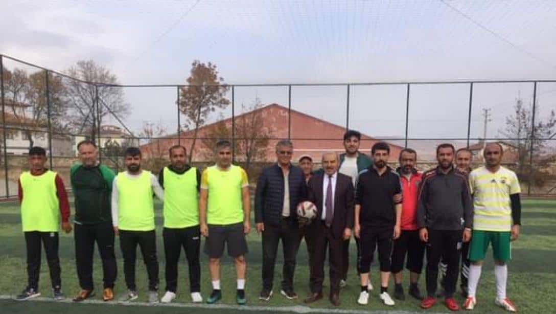 24 Kasım Öğretmenler Günü münasebetiyle ilçemiz öğretmenleri arasında Futbol,Masa tenisi ve Satranç turnuvaları düzenlendi.