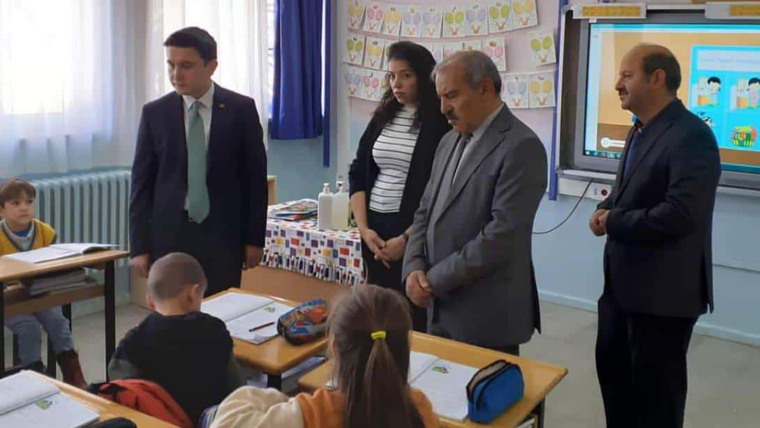 İlçe Kaymakamımız Sayın Osman ŞAHİN ve İlçe Milli Eğitim Müdürümüz Hayati AKTÜRK  22 Şubat  2023 tarihinde Atatürk İlkokulunu ziyaret ettiler.