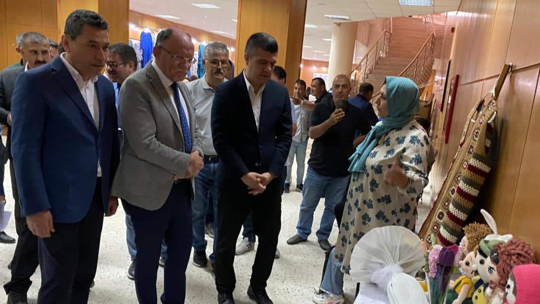 Hayat Boyu Öğrenme Haftası kapsamında sergi açılışı.